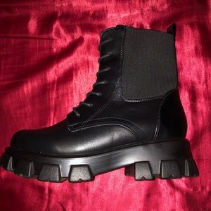 🖤All Black laced Boots✨